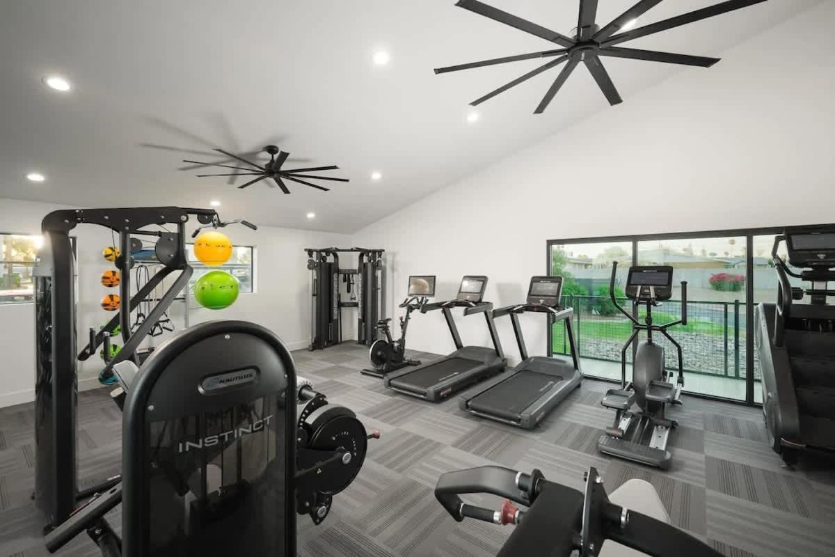 Stylish 2bd - Parking, Gym, Pool - Sleep 8 - 5 Min Casino Apartment *