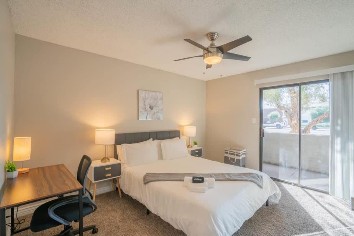 Stylish 2bd - Parking, Gym, Pool - Sleep 8 - 5 Min Casino Scottsdale