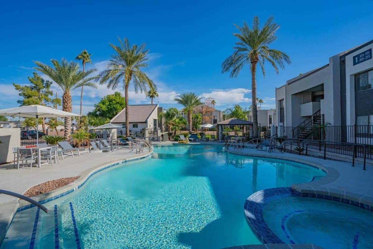 Apartment Stylish 2bd - Parking, Gym, Pool - Sleep 8 - 5 Min Casino Scottsdale