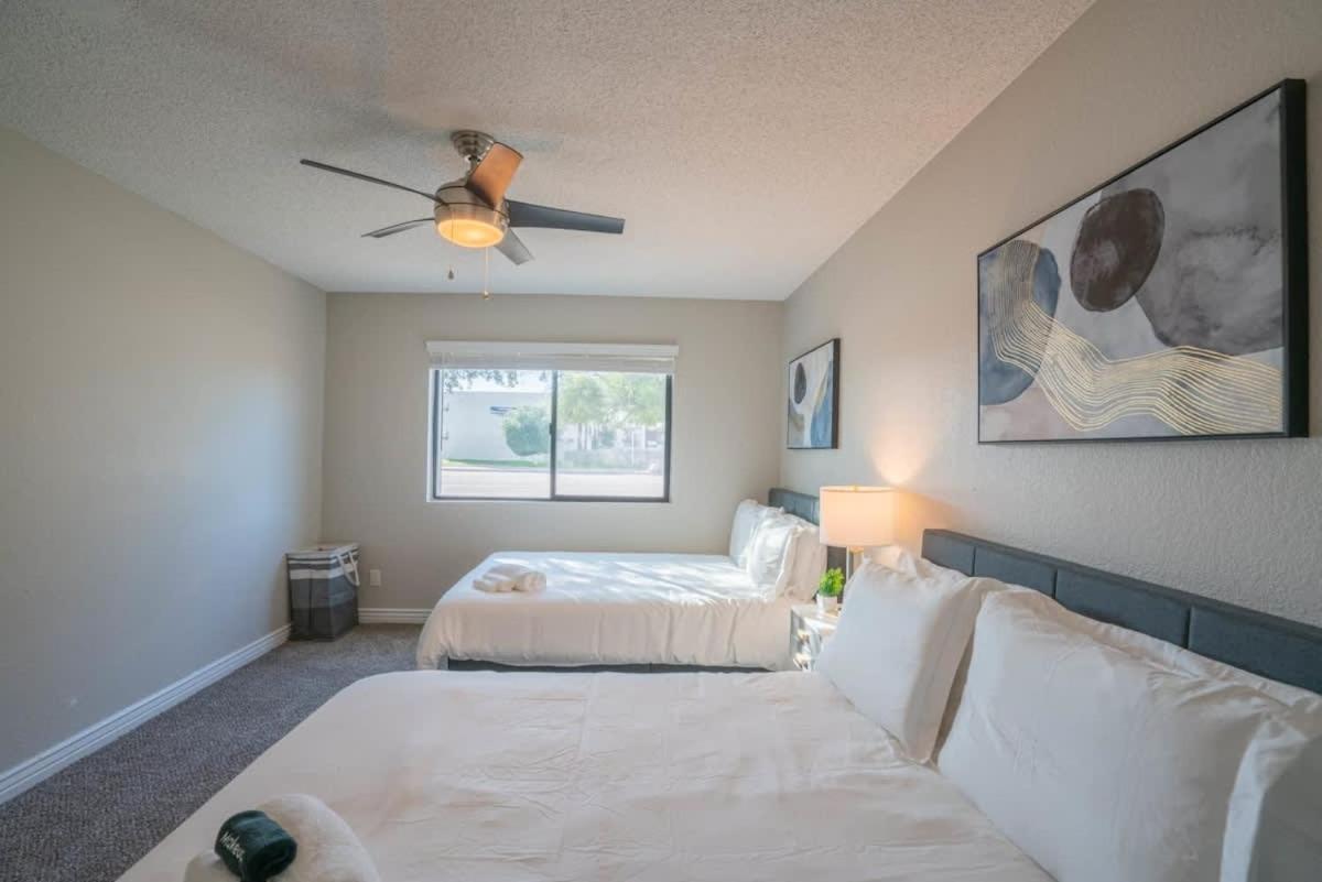 Stylish 2bd - Parking, Gym, Pool - Sleep 8 - 5 Min Casino * Scottsdale